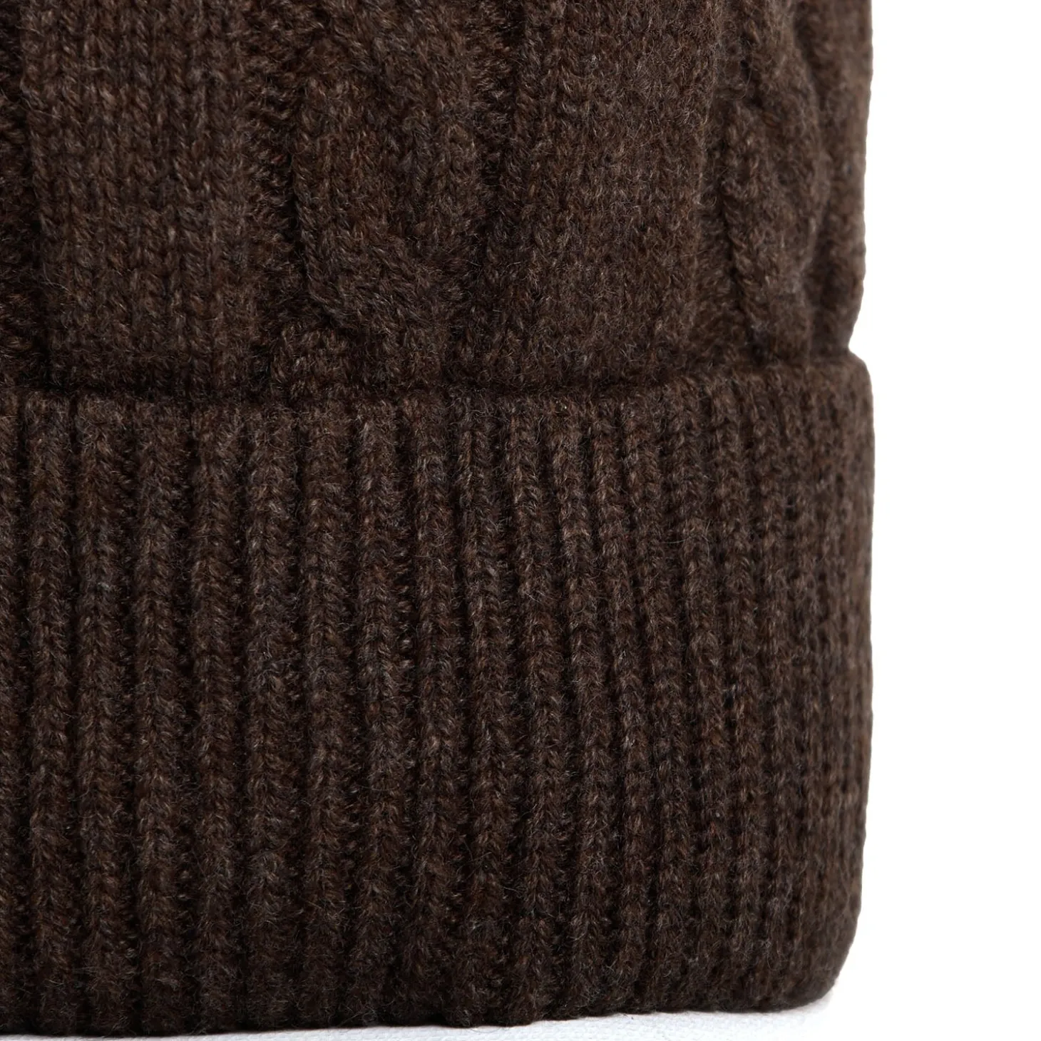 BERRETTO MARRONE SCURO A trecce in cashmere