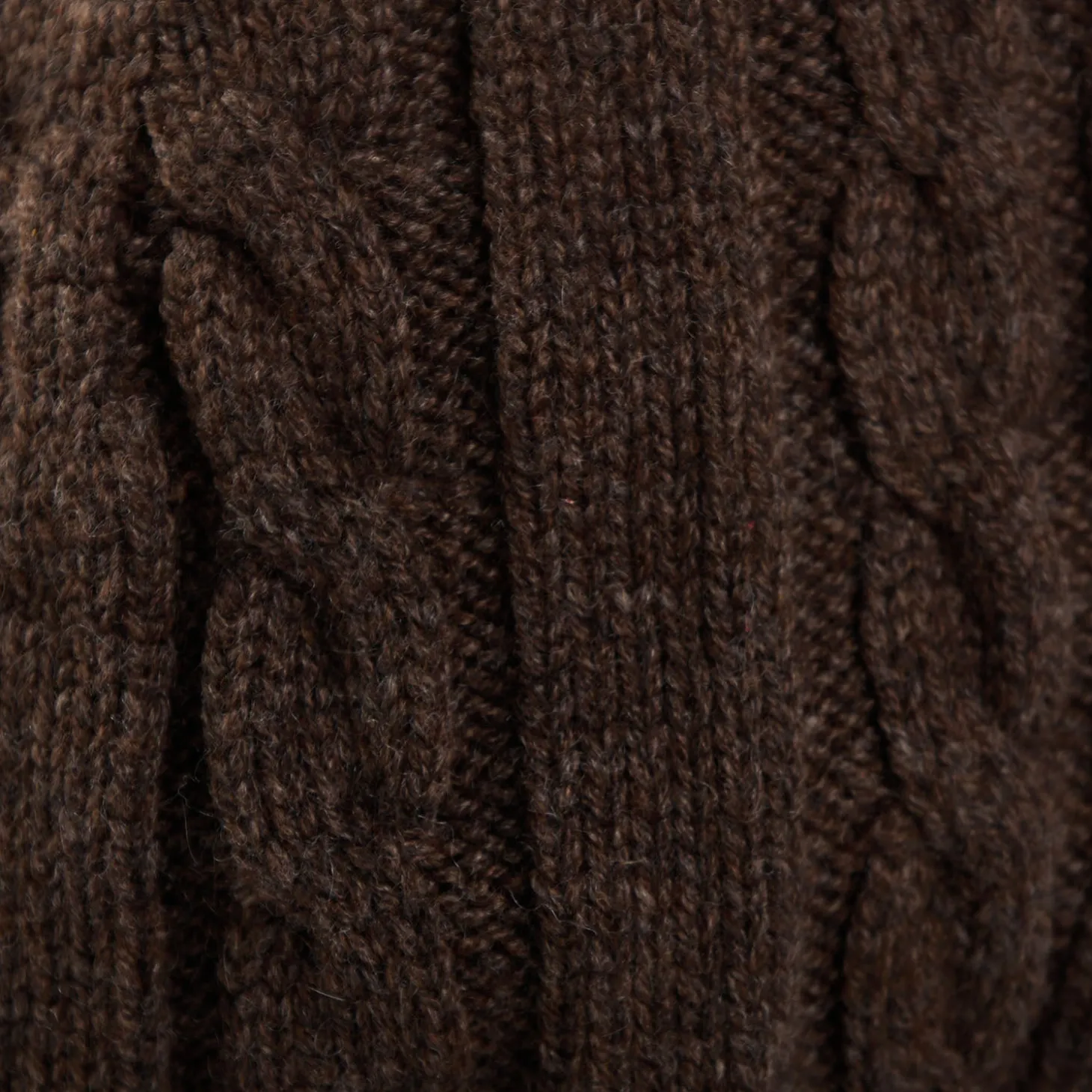 BERRETTO MARRONE SCURO A trecce in cashmere