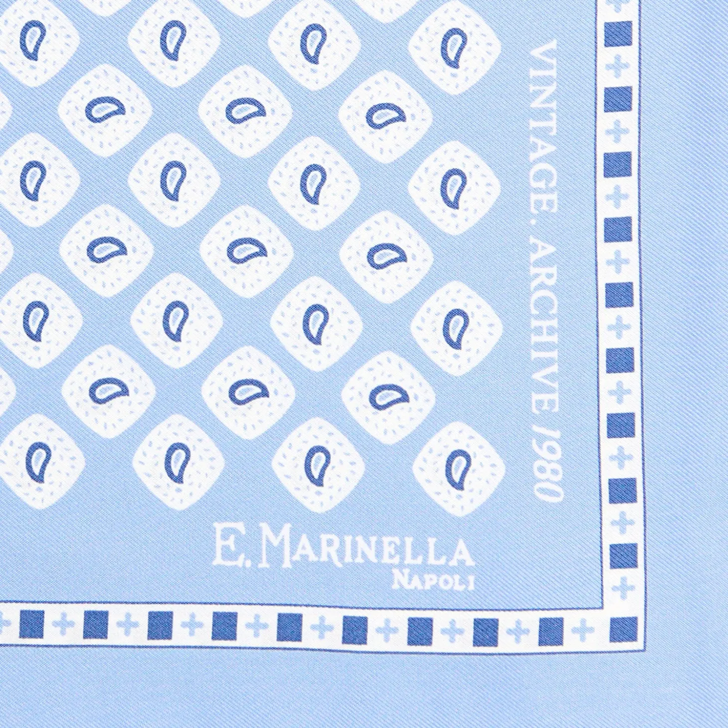 POCHETTE DA TASCHINO IN SETA STAMPATA A MANO AZZURRA Fantasia archivio 1980