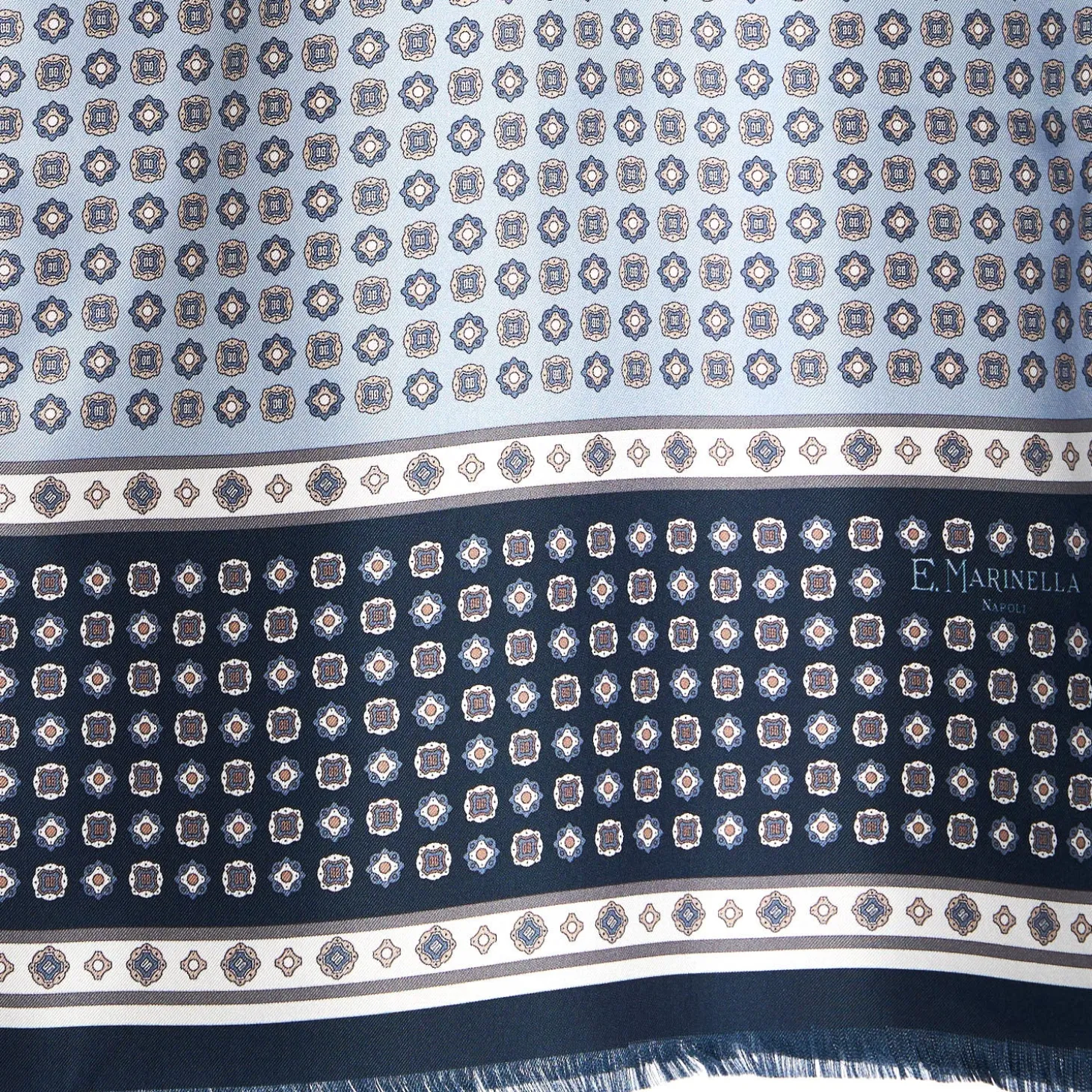 SCIARPA TUBOLARE AZZURRA IN SETA TWILL Busy pattern