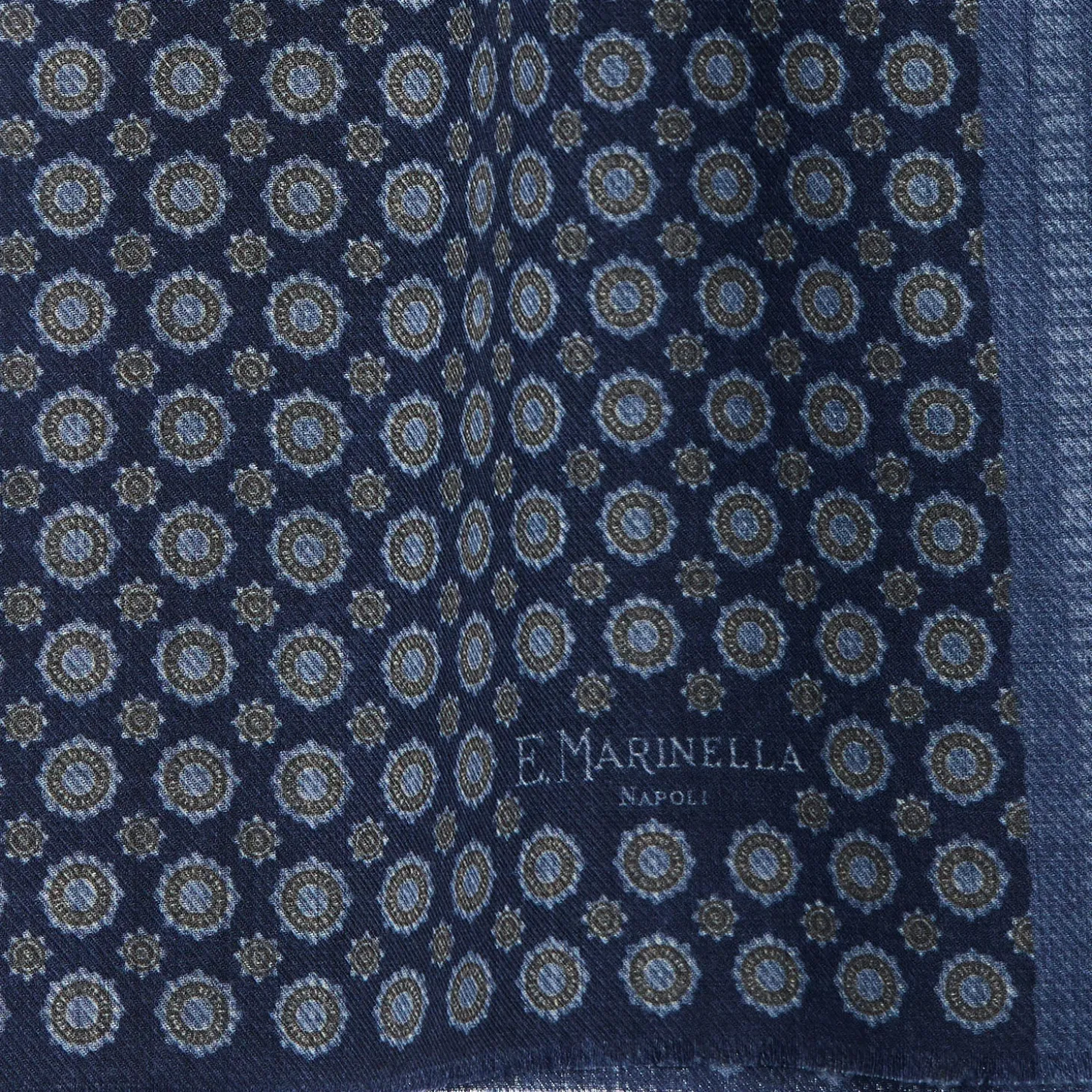 STOLA BLU SCURO In lana con decorazioni floreali