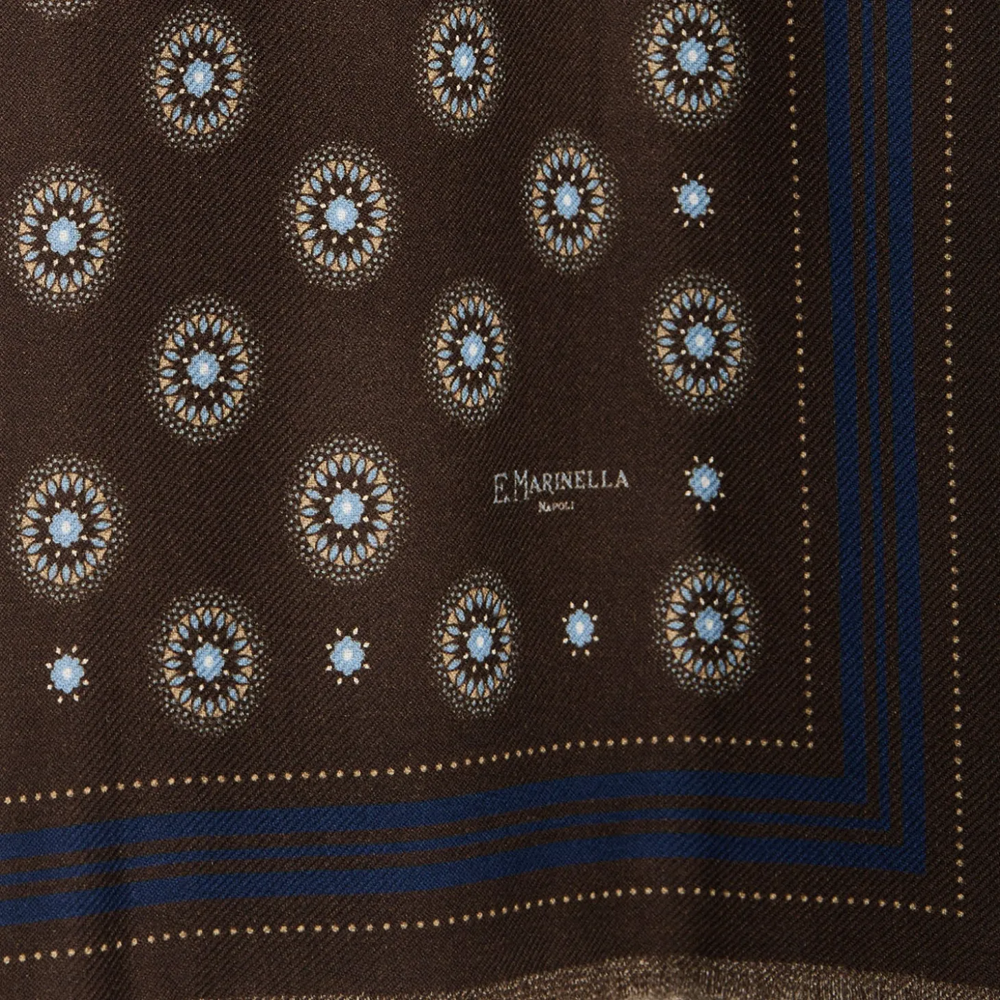 STOLA DARK BROWN IN LANA Decorazioni floreali